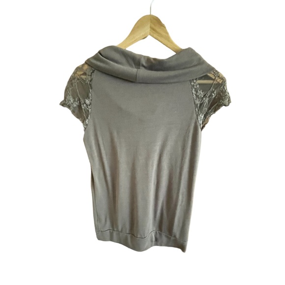 Speechless woman’s blouse. Taupe with lace sleeves. Size L - Picture 2 of 8